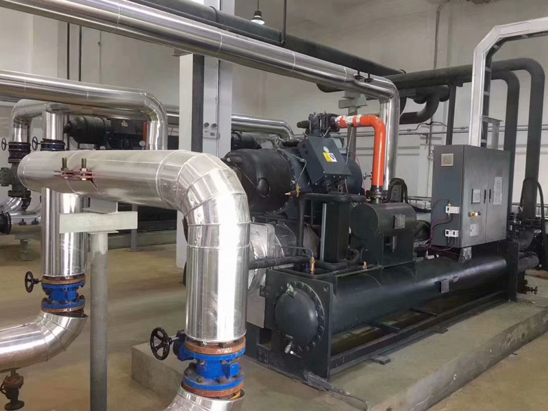 螺桿式冷水機特點